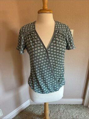 Max Studio Green Patterned Wrap Front Top Size XS